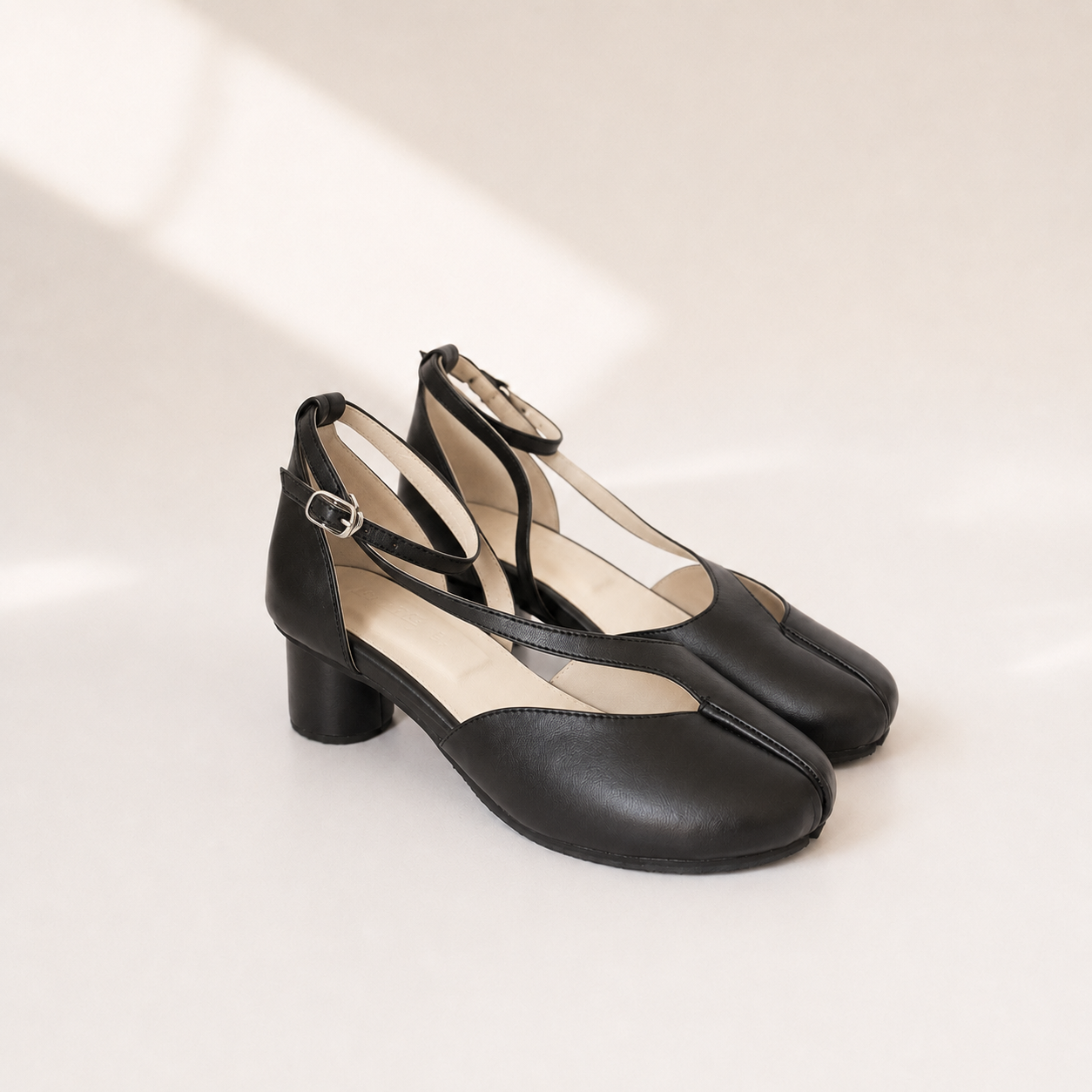 Velune Tabi Heels (Genuine Leather)