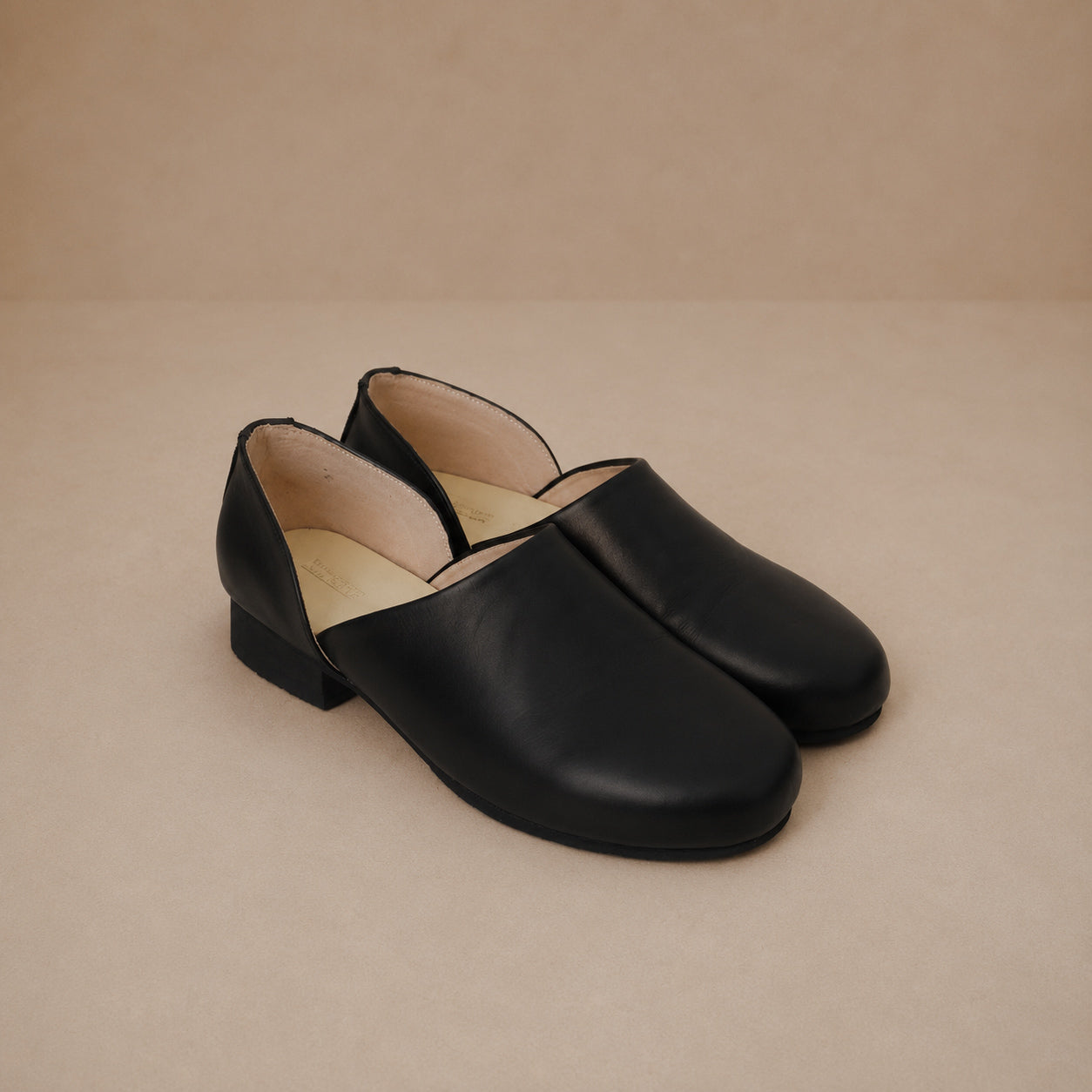 Noir Slip-On