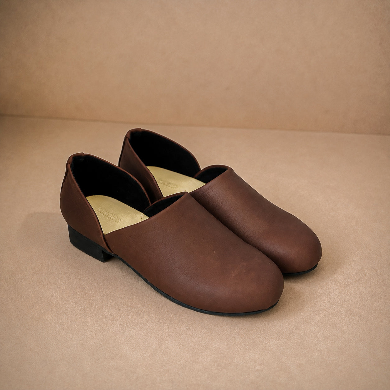 Noir Slip-On