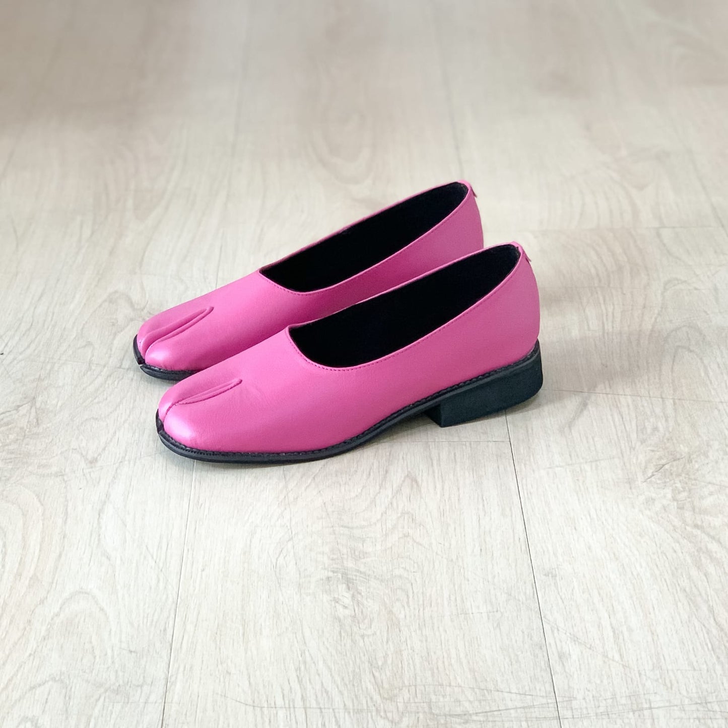 Hana Tabi Flat