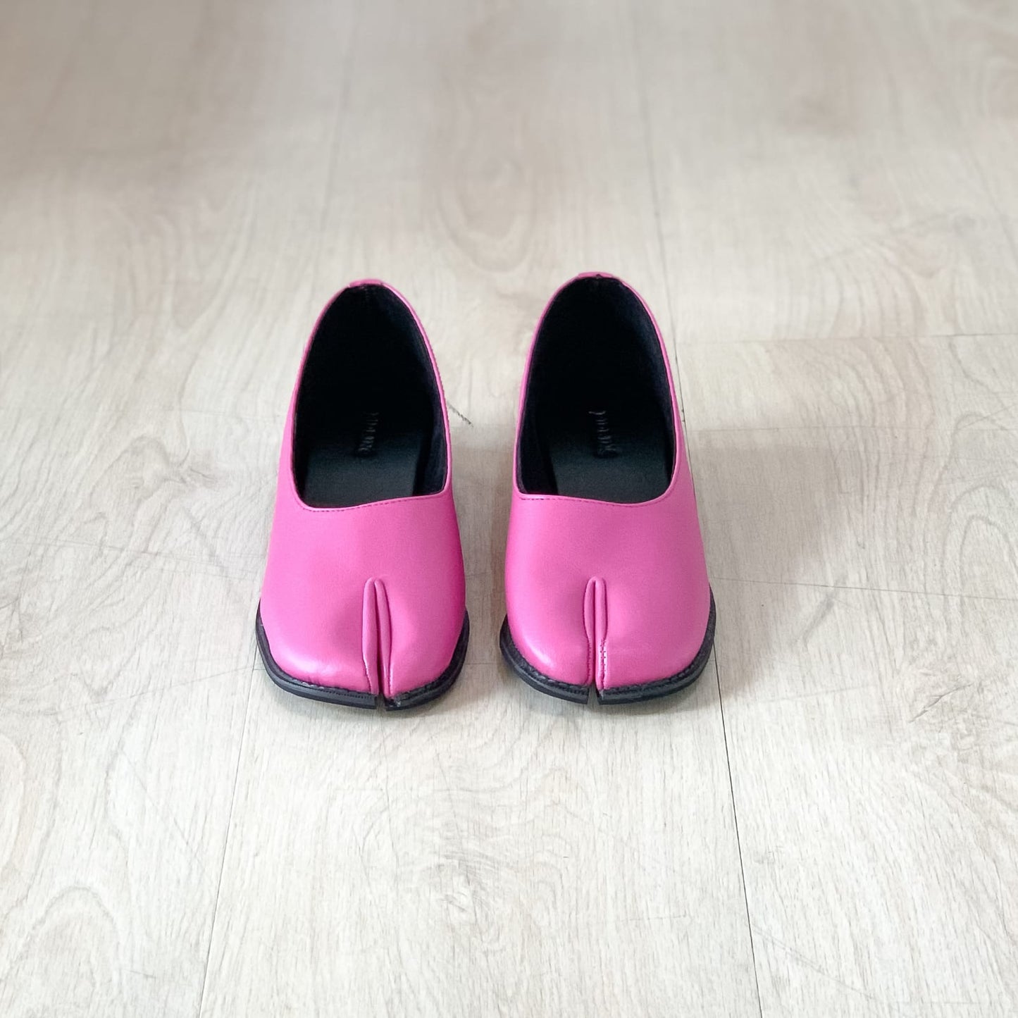 Hana Tabi Flat