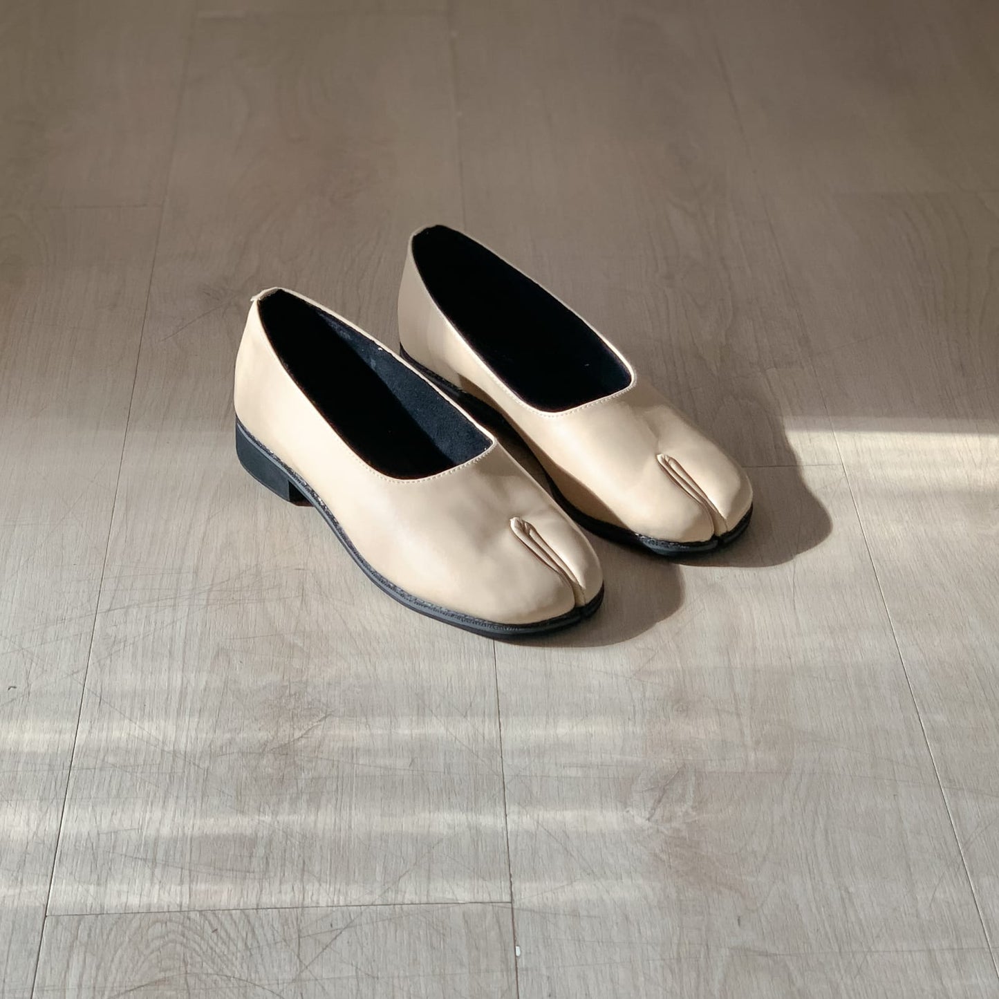 Hana Tabi Flat
