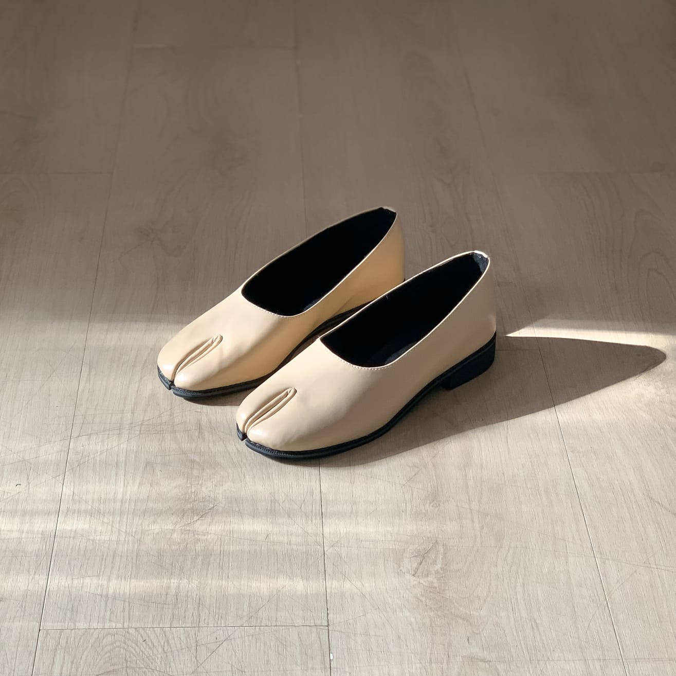 Hana Tabi Flat