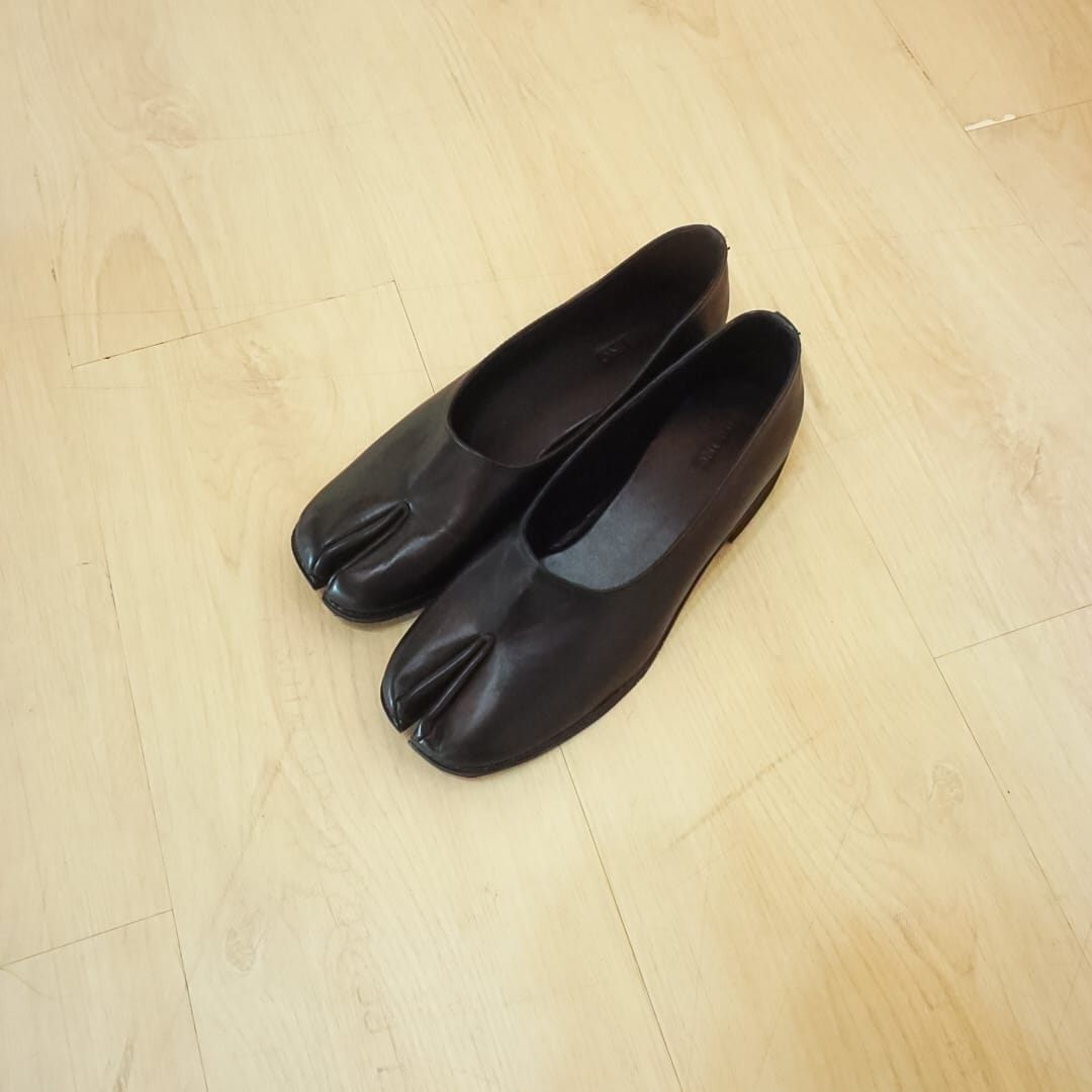 Hana Tabi Flat