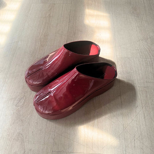 Lei Tabi Clogs