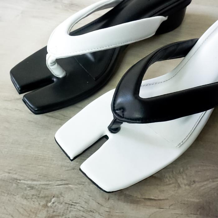 Huri Tabi Sandals