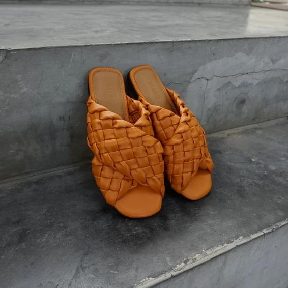 Naida Slipper